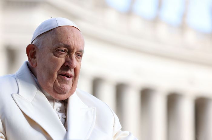 Papa Francisco descarta “EL FIN DEL MUNDO” y hace un llamado a la protección del medio ambiente.