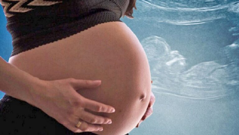 La Inglaterra de Starmer: tramitan una ley para que las mujeres puedan abortar hasta el mismo momento del parto y por cualquier motivo